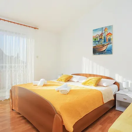 And With Parking Space Kastel Stafilic, - 18673 Guest house Kastela