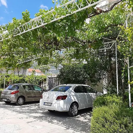 Guest house And With Parking Space Kastel Stafilic, - 18673 *