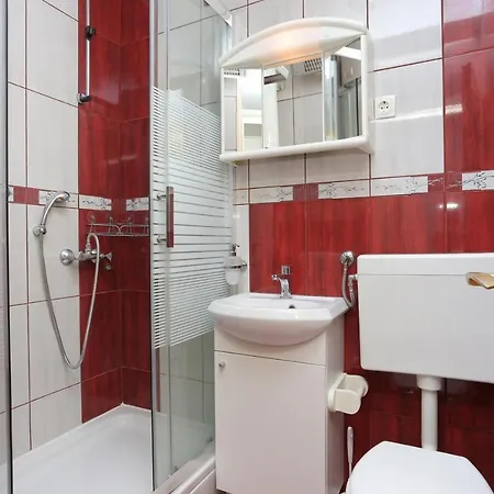 ゲストハウス And With Parking Space Kastel Stafilic, - 18673 3*