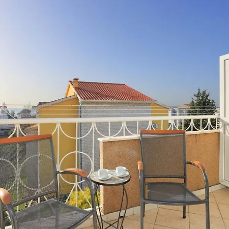 And With Parking Space Kastel Stafilic, - 18673 ゲストハウス Kaštela