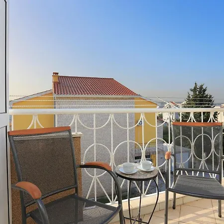 And With Parking Space Kastel Stafilic, - 18673 ゲストハウス Kaštela