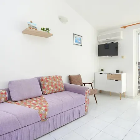 ゲストハウス And With Parking Space Kastel Stafilic, - 18673 3*