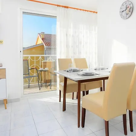 ゲストハウス And With Parking Space Kastel Stafilic, - 18673 Kaštela