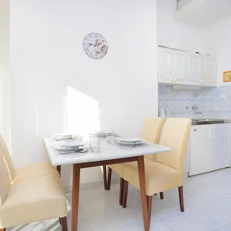 And With Parking Space Kastel Stafilic, - 18673 Guest house