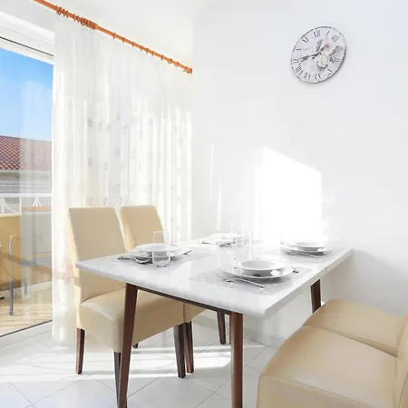 And With Parking Space Kastel Stafilic, - 18673 Guest house *