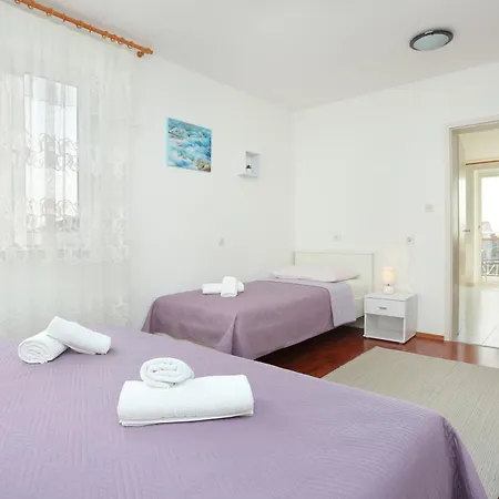 And With Parking Space Kastel Stafilic, - 18673 Guest house