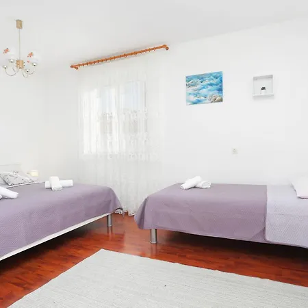 Guest house And With Parking Space Kastel Stafilic, - 18673 Kastela